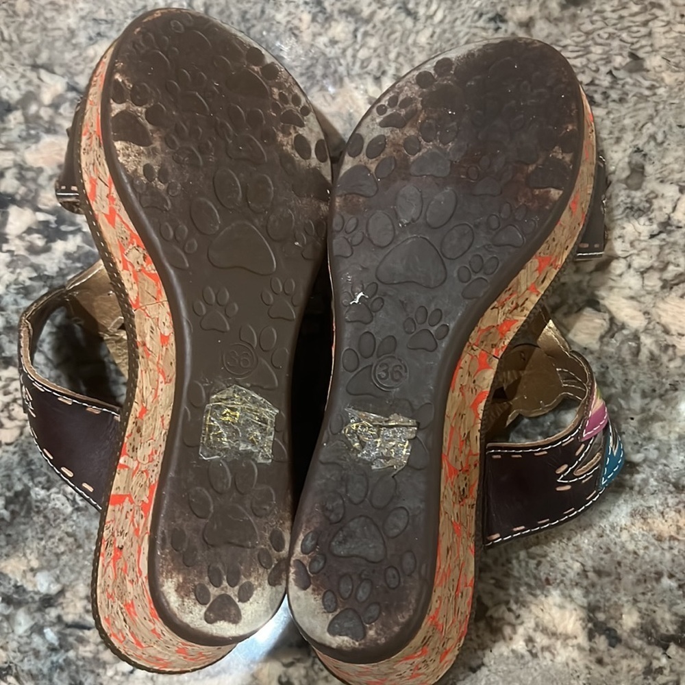 Spring Step Sandals - Picture 8 of 10